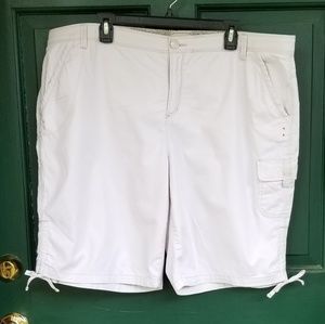Gloria Vanderbilt Shorts sz 18 Tan / Cream Cargo